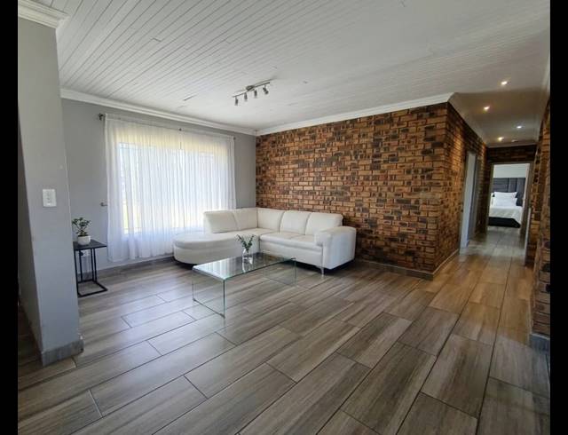 4 BEDROOM FREESTANDING FOR SALE IN SUNAIR PARK